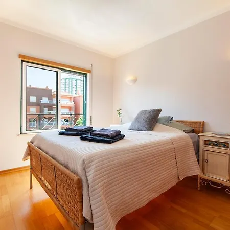 Spacious With Seaviews * Portimão