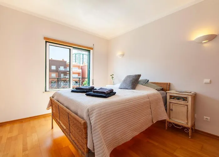 Spacious With Seaviews * Portimão