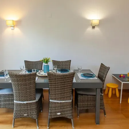 Spacious With Seaviews Апартаменты *