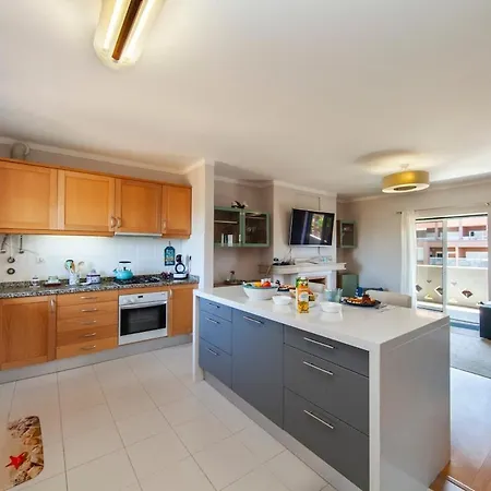 Spacious With Seaviews Апартаменты