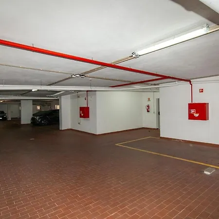 Апартаменты Spacious With Seaviews