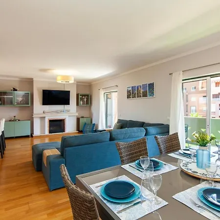 Spacious With Seaviews Апартаменты