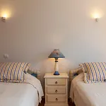 Spacious With Seaviews Apartamento Portimão