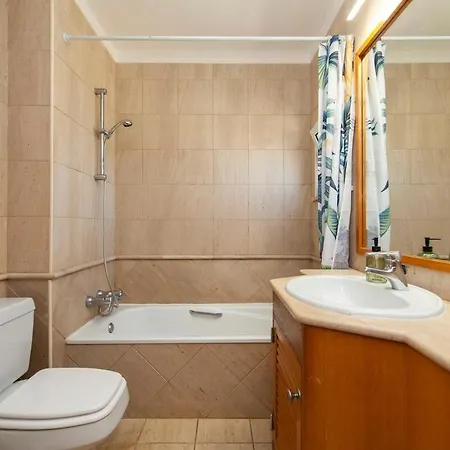 Spacious With Seaviews 포티마오
